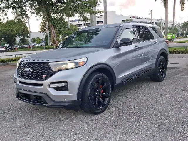 2022 Ford Explorer ST photo 2