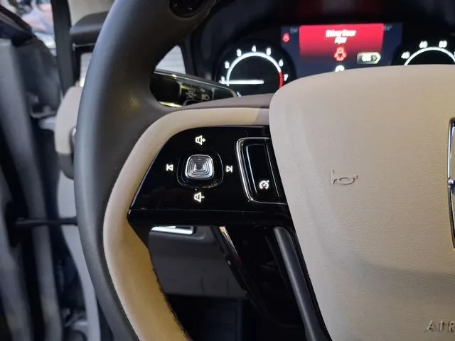2022 Lincoln Corsair Standard photo 17