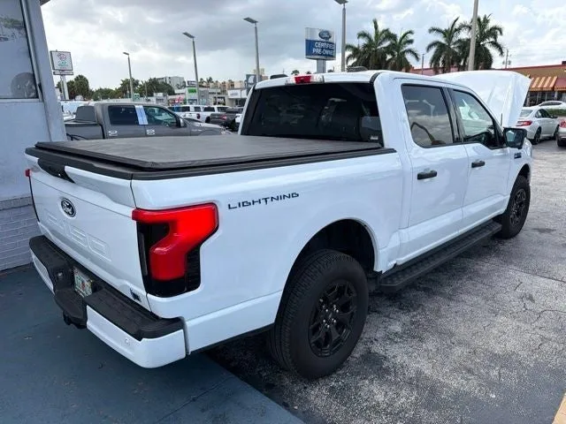 2025 Ford F-150 Lightning XLT photo 4