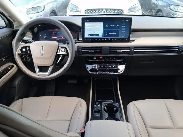 2023 Lincoln Corsair Standard photo 7