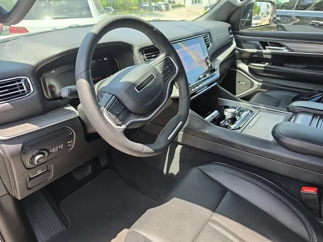2023 Jeep Wagoneer Series III photo 20