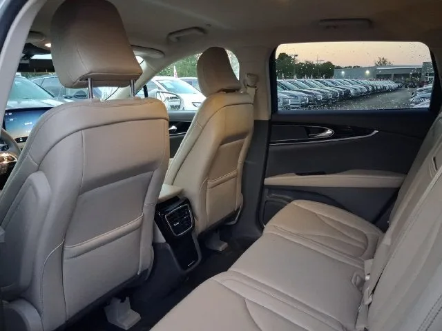 2023 Lincoln Nautilus Standard photo 5