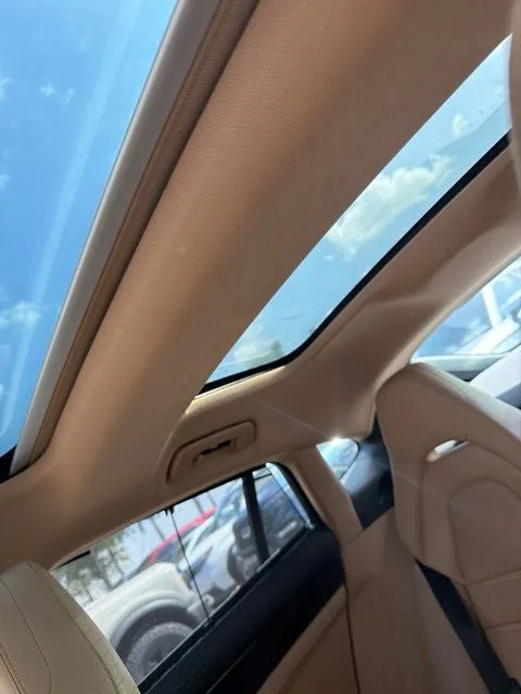 2018 Porsche Panamera Base photo 6