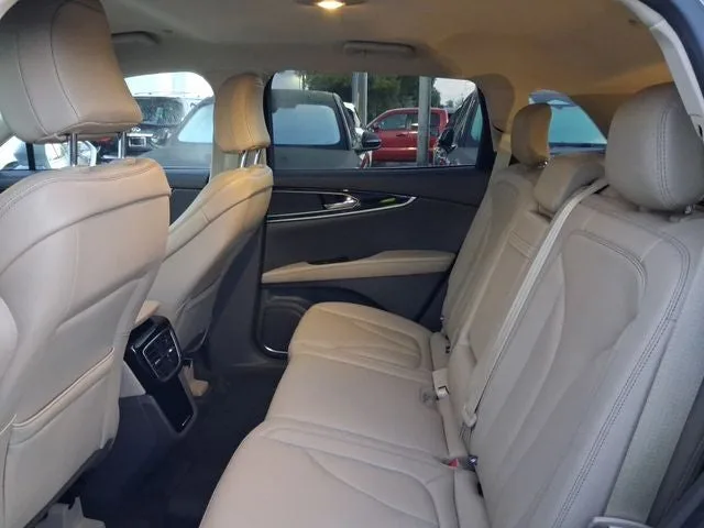 2023 Lincoln Nautilus Standard photo 6