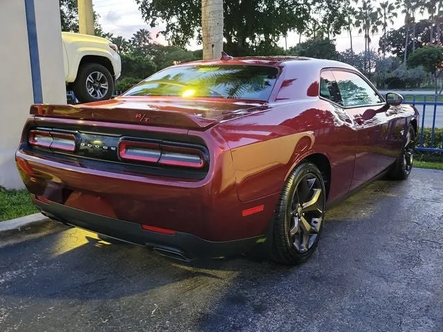 2018 Dodge Challenger R/T photo 3