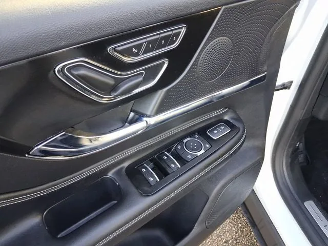 2023 Lincoln Corsair Standard photo 14