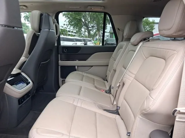 2023 Lincoln Navigator L Reserve photo 6
