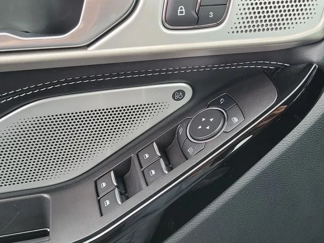 2023 Ford Explorer ST photo 17