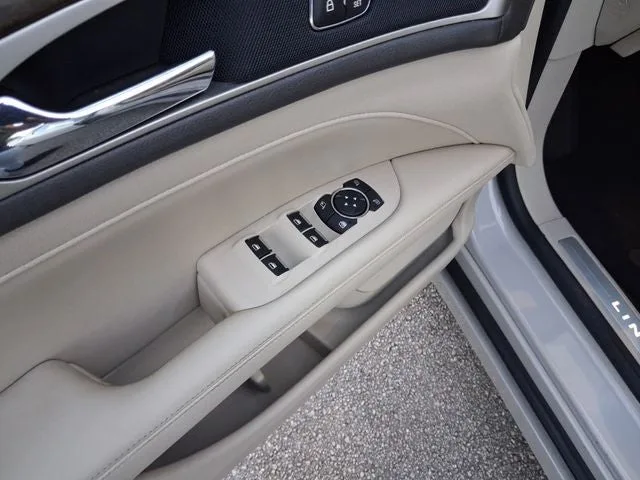 2019 Lincoln MKZ Reserve photo 13