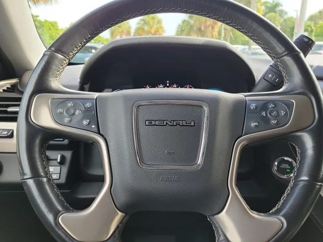 2020 GMC Yukon Denali photo 25