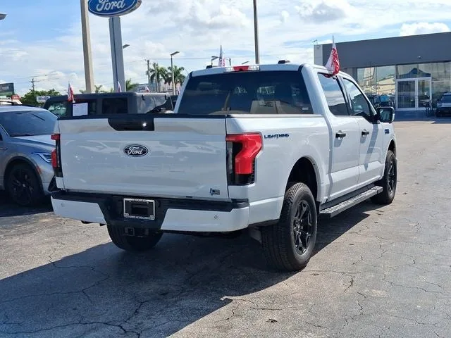 2025 Ford F-150 Lightning XLT photo 4