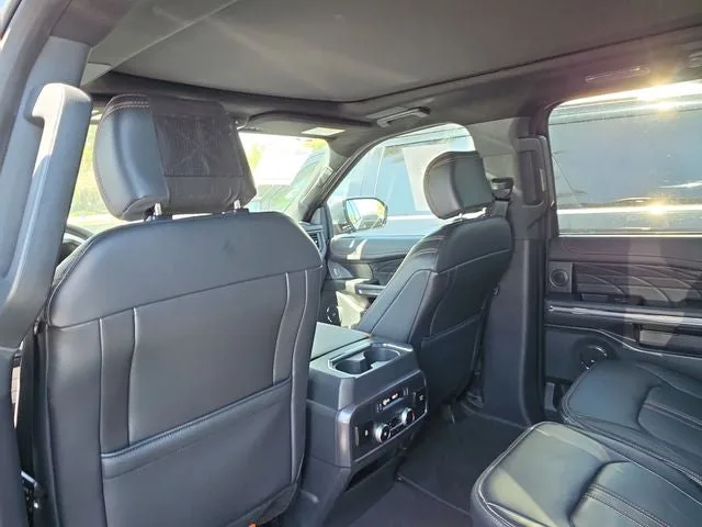 2024 Ford Expedition Max Platinum photo 14
