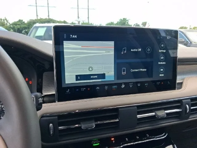 2023 Lincoln Corsair Standard photo 18