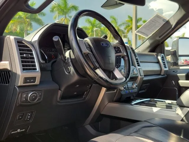 2018 Ford F-250SD Platinum photo 13