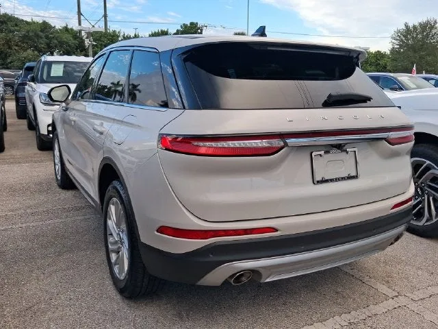 2023 Lincoln Corsair Standard photo 3