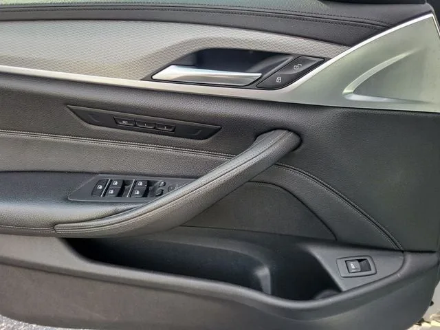 2018 BMW 5 Series 530i xDrive photo 14