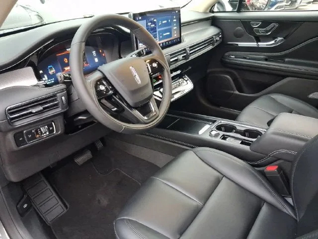 2024 Lincoln Corsair Premiere photo 11