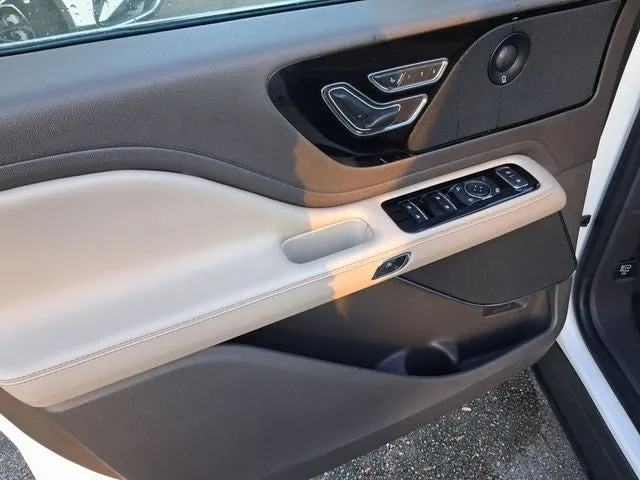 2022 Lincoln Aviator Reserve Premium photo 14