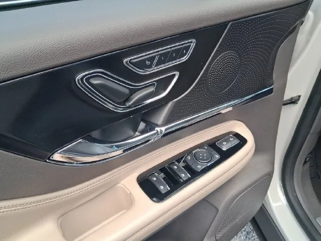 2023 Lincoln Corsair Standard photo 13