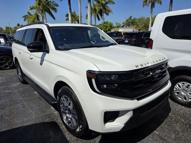 2025 Ford Expedition Max Active photo 2