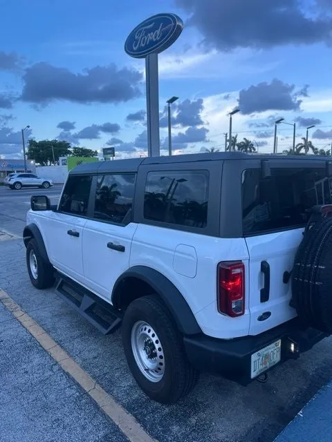 2025 Ford Bronco Base photo 15