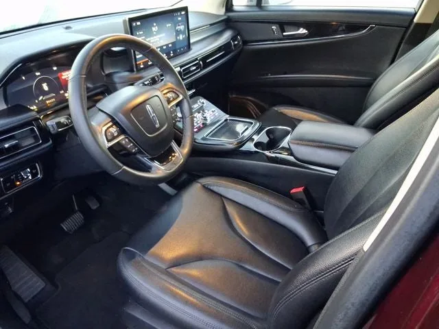 2023 Lincoln Nautilus Standard photo 10