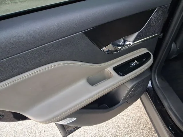 2024 Lincoln Corsair Premiere photo 9