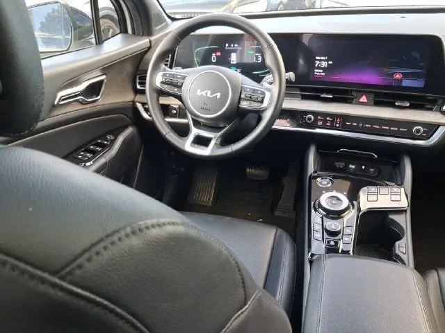 2024 Kia Sportage Plug-In Hybrid X-Line photo 8