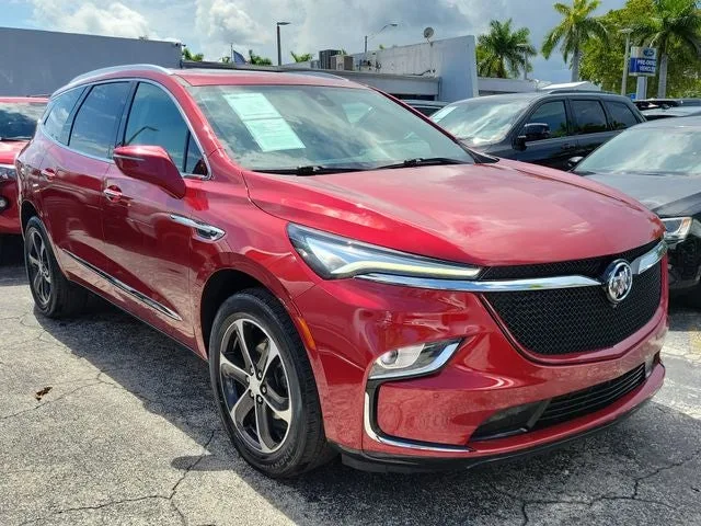 2022 Buick Enclave Essence photo 2