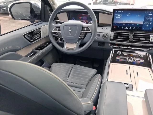 2022 Lincoln Navigator L Black Label photo 8