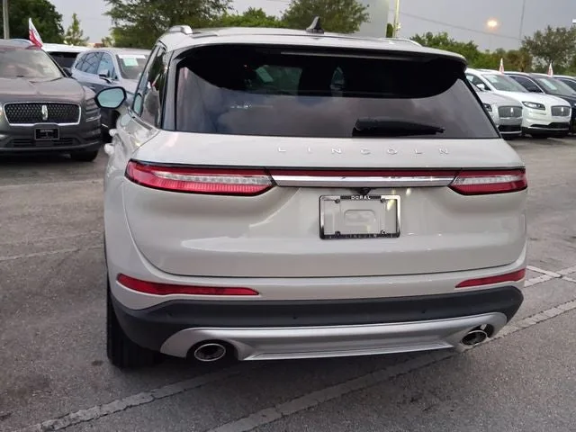 2022 Lincoln Corsair Standard photo 4
