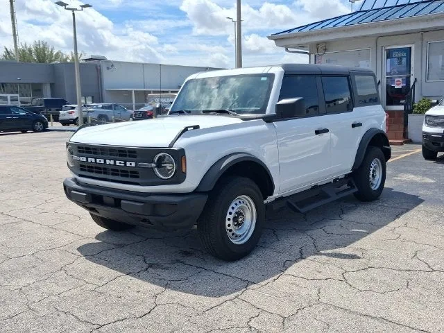 2025 Ford Bronco Base photo 2