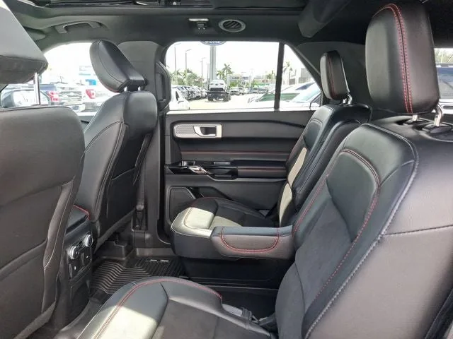 2022 Ford Explorer ST-Line photo 6