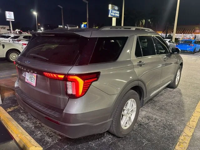 2025 Ford Explorer Active photo 4