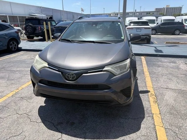 2018 Toyota RAV4 LE photo 2