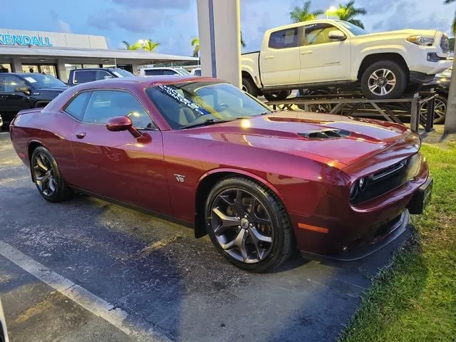 2018 Dodge Challenger R/T photo 2