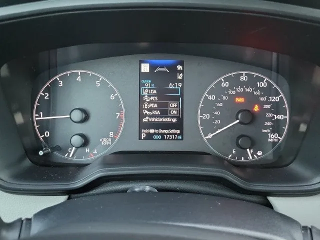 2025 Toyota Corolla Cross L photo 16