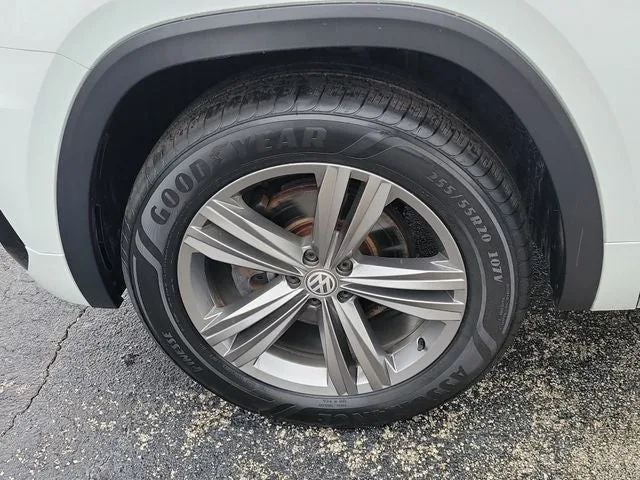 2019 Volkswagen Atlas 3.6L V6 SEL R-Line R-Line photo 8