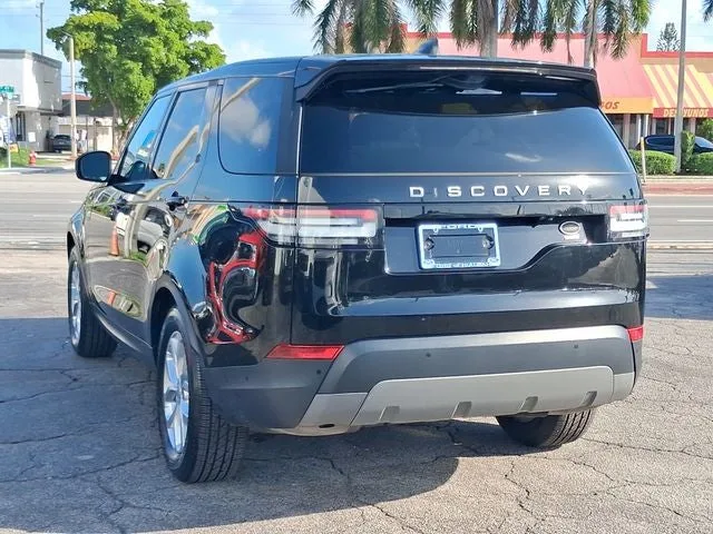 2020 Land Rover Discovery SE photo 3