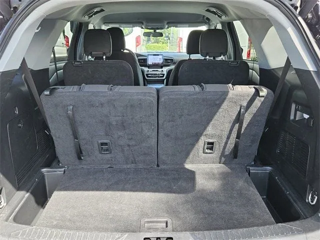 2023 Ford Explorer XLT photo 11