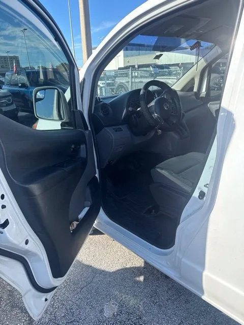 2014 Nissan NV200 SV photo 13