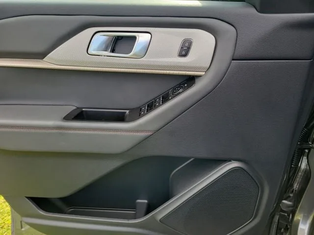 2025 Ford Explorer Active photo 13