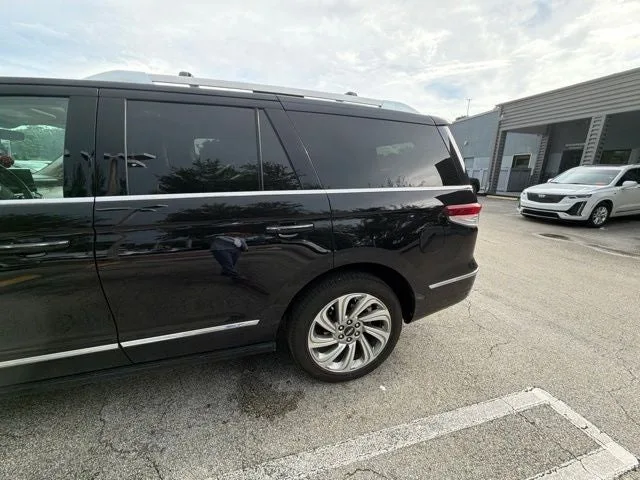 2024 Lincoln Navigator Premiere photo 2
