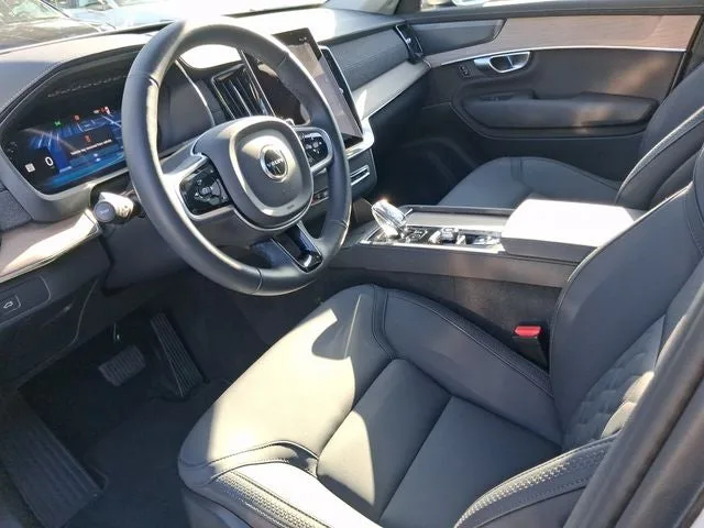2026 Volvo XC90 B5 Plus photo 11