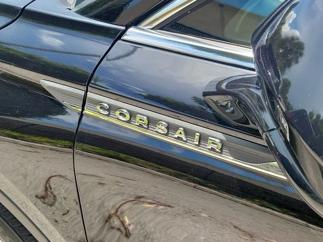 2022 Lincoln Corsair Standard photo 8
