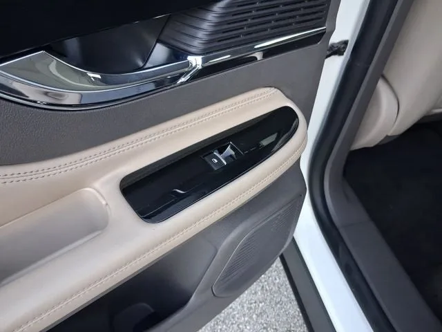 2022 Lincoln Corsair Standard photo 10