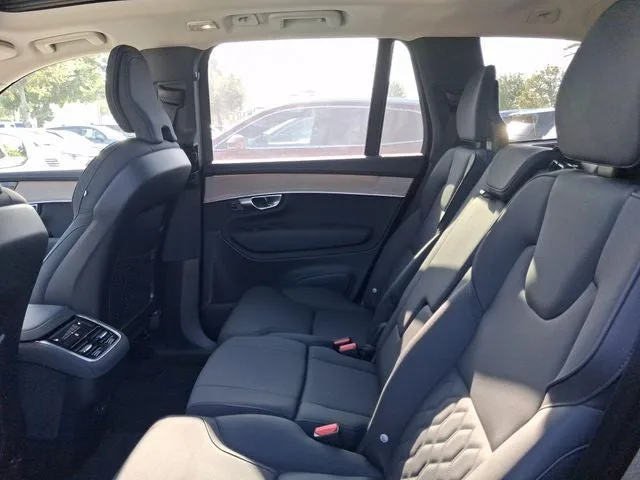 2026 Volvo XC90 B5 Plus photo 6