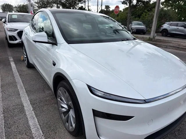 2026 Tesla Model Y Premium photo 5