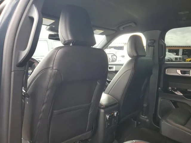2023 Ford Explorer ST-Line photo 16