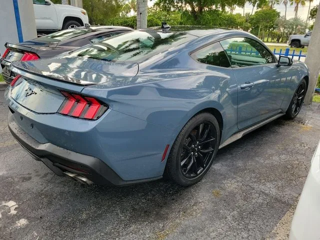 2024 Ford Mustang EcoBoost Premium photo 4